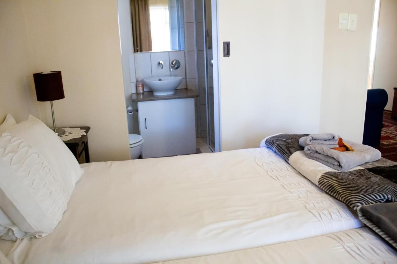 De Oude Yotclub Bed and Breakfast Oudtshoorn Εξωτερικό φωτογραφία